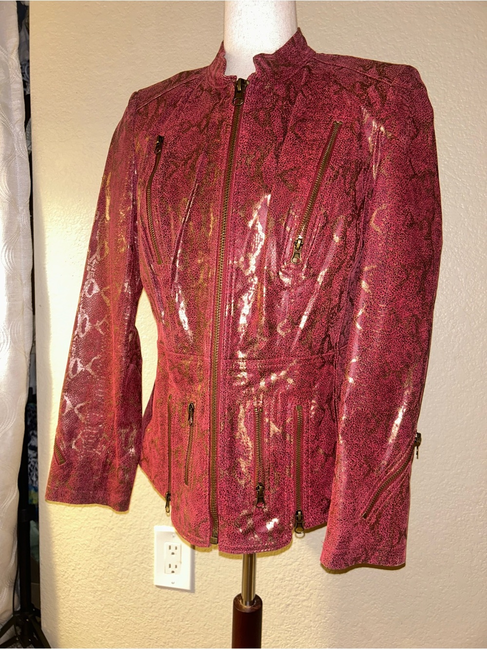 Pamela McCoy Women’s Red Snake-Print Embossed Fitted Leather Jacket